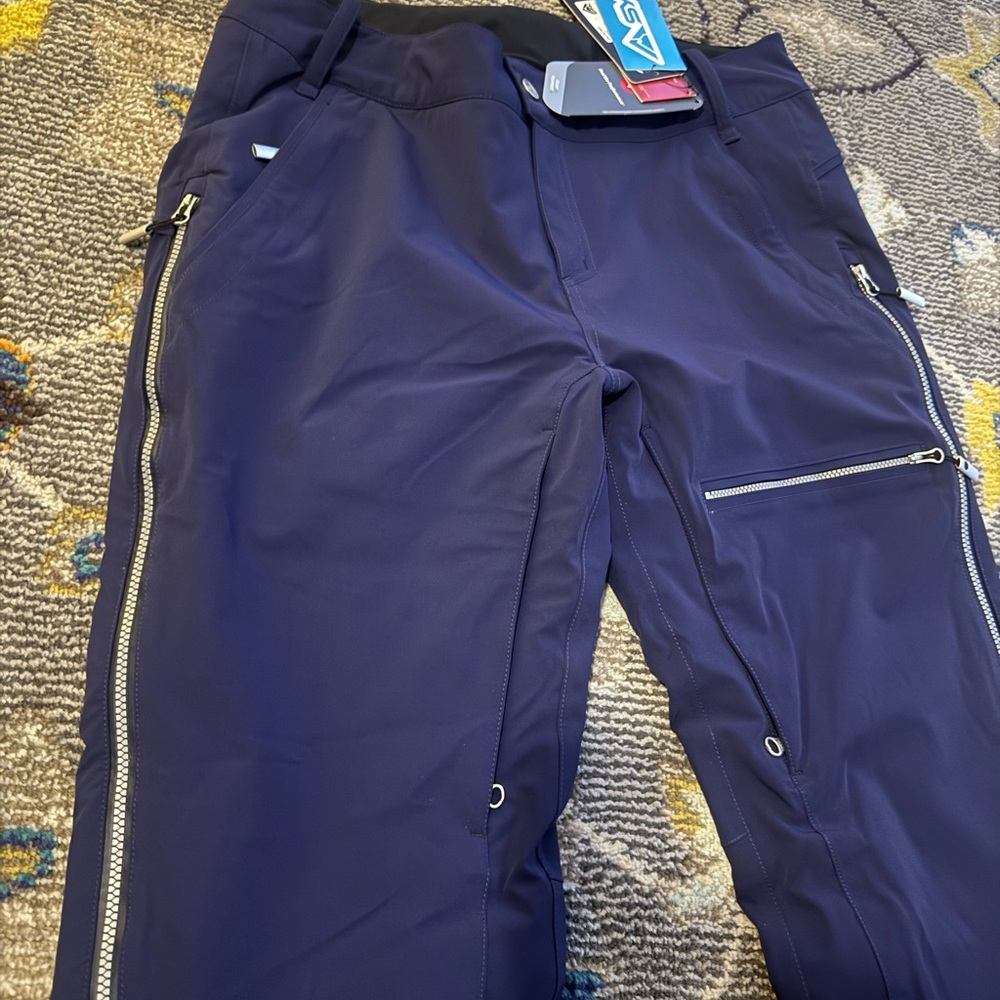 New w/Tags, women's SYNC Shelter ski pants, XL